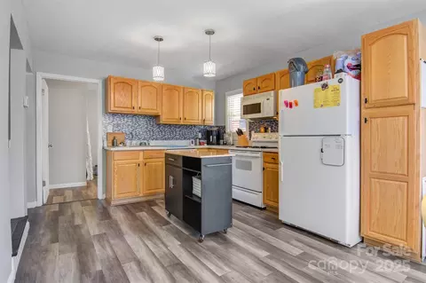 Kitchen - 1740 Young Dr, Conover, NC 28613 photo 1 of 5