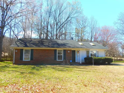 8319 Golf Ridge Dr, Charlotte, NC 28277