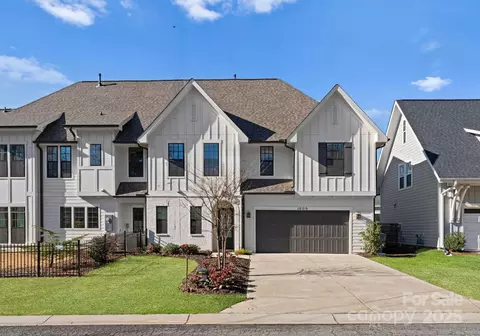 1606 Brook Rd, Charlotte, NC 28205
