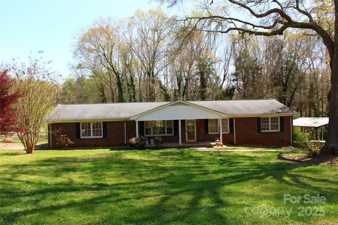 3168 Woodland Hills Dr, Clover, SC 29710