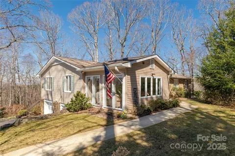 440 Fawnview Ln, Hendersonville, NC 28791