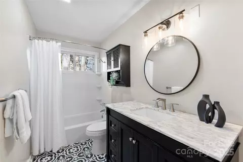 Bath - 2500 Danforth Ln, Charlotte, NC 28208 photo 1 of 2