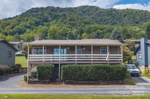 38 Boulder Ln, Maggie Valley, NC 28751