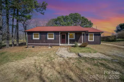 127 Barry Oak Rd, Statesville, NC 28625