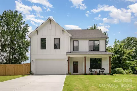 9615 Riviera Dr, Sherrills Ford, NC 28673
