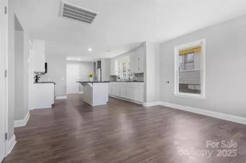Living - 205 Buffalo St, Buffalo, SC 29321 photo 1 of 2