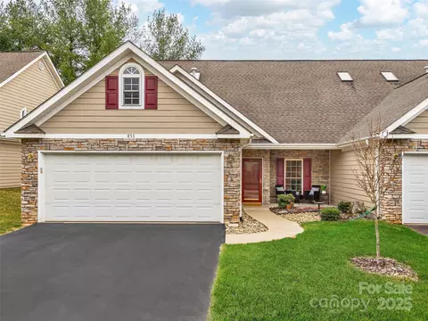 853 W Pointe Dr, Asheville, NC 28806