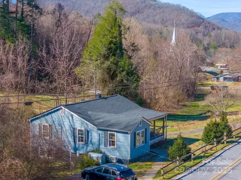 Exterior - 629 Hillcrest St, Sylva, NC 28779 photo 13 of 14