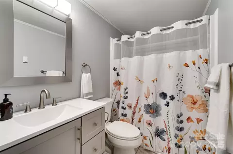 Bath - 629 Hillcrest St, Sylva, NC 28779 photo 1 of 2