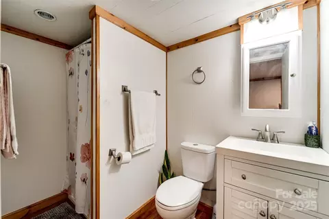 Bath - 629 Hillcrest St, Sylva, NC 28779 photo 2 of 2