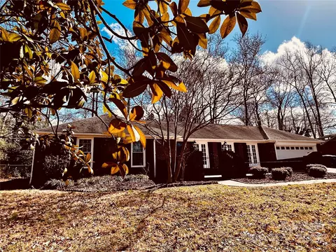 3580 5th Street Ne Dr NE, Hickory, NC 28601