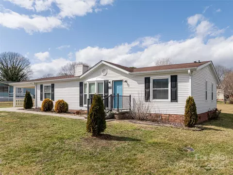 205 White Ash Cir, Hendersonville, NC 28739