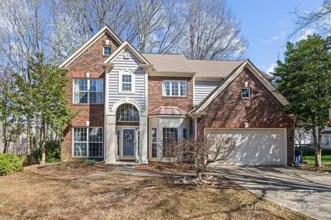 717 Meadow Lake Dr, Matthews, NC 28105