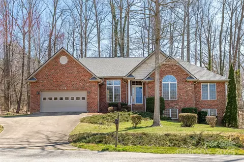110 Cimarron Blvd, Hendersonville, NC 28791