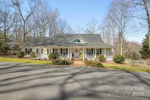 108 Bridlewood Trl, Mills River, NC 28759