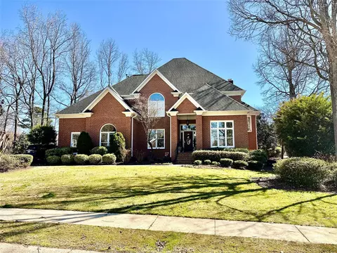 19622 River Falls Dr, Davidson, NC 28036