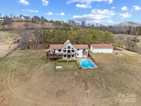 33 Selby Ct, Marshall, NC 28753