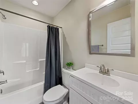 Bath - 480 Penland St, Clyde, NC 28721 photo 2 of 2