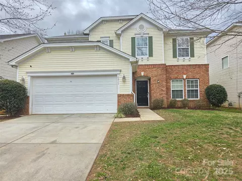 10927 Kinnairds St, Charlotte, NC 28278