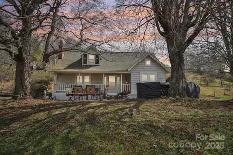 55 Jones Farm Dr, Burnsville, NC 28714