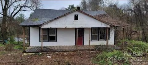 225 N Fairview Dr, Lenoir, NC 28645