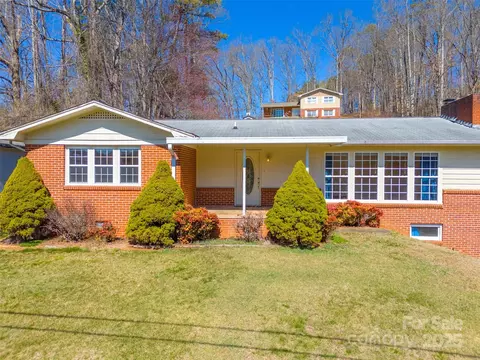 67 Hillcrest St, Sylva, NC 28779