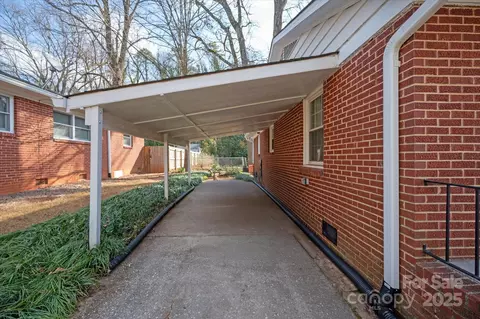 Exterior - 5435 Farmbrook Dr, Charlotte, NC 28210 photo 3 of 4