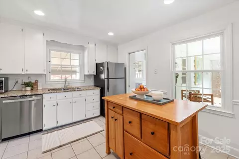 Kitchen - 5435 Farmbrook Dr, Charlotte, NC 28210 photo 2 of 4