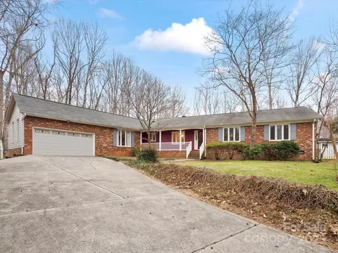 308 Wellington Dr, Matthews, NC 28104