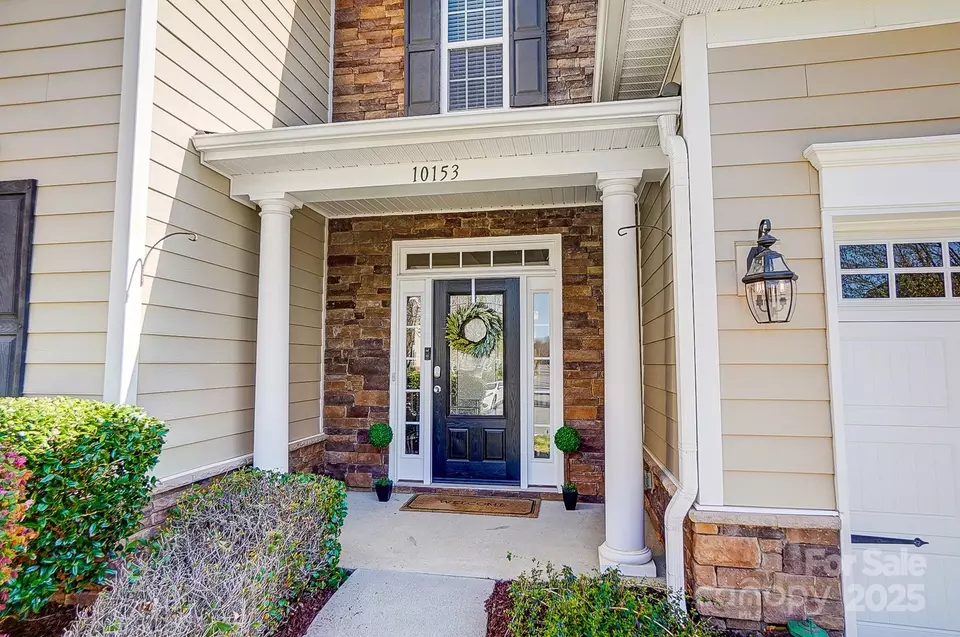 Exterior - 10153 Elizabeth Crest Ln, Charlotte, NC 28277 photo 2 of 4