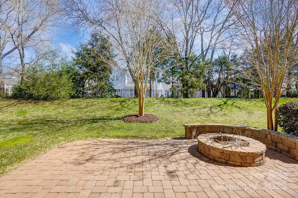 Exterior - 10153 Elizabeth Crest Ln, Charlotte, NC 28277 photo 3 of 4