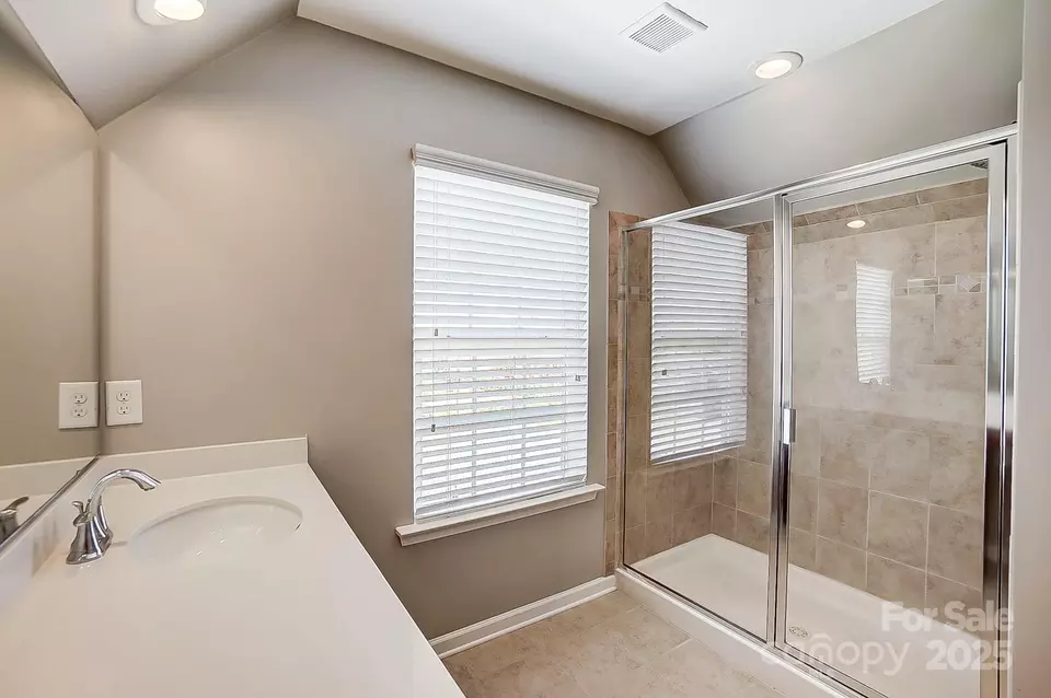 Bath - 10153 Elizabeth Crest Ln, Charlotte, NC 28277 photo 4 of 6