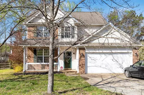 10820 Hunters Trace Ct, Charlotte, NC 28262
