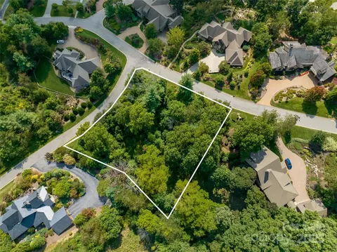 27 Summit Tower Cir, Asheville, NC 28804
