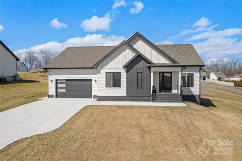 103 Pisgah Gap Dr, Candler, NC 28715