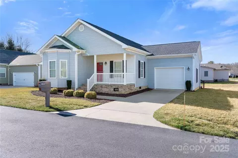 357 Beechnut Dr, Hendersonville, NC 28739