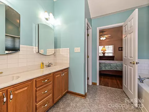 Bath - 2339 Perry Rd, Denver, NC 28037 photo 2 of 5