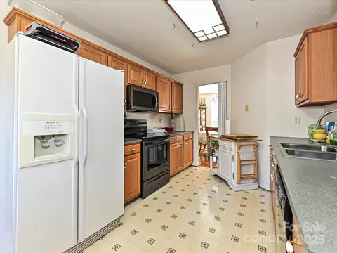 Kitchen - 2339 Perry Rd, Denver, NC 28037 photo 2 of 5