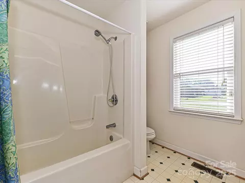 Bath - 2339 Perry Rd, Denver, NC 28037 photo 3 of 5