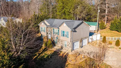 2308 Olde Meadow Dr, Hudson, NC 28638