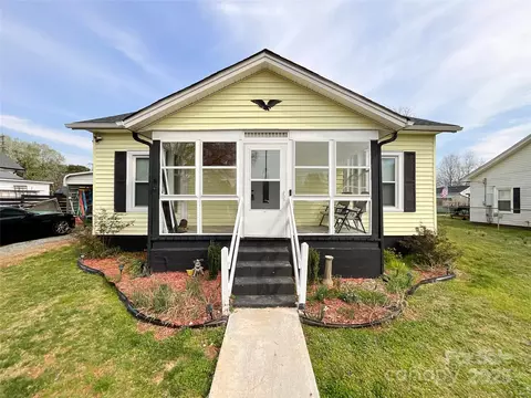 101 Loya St, Mount Holly, NC 28120