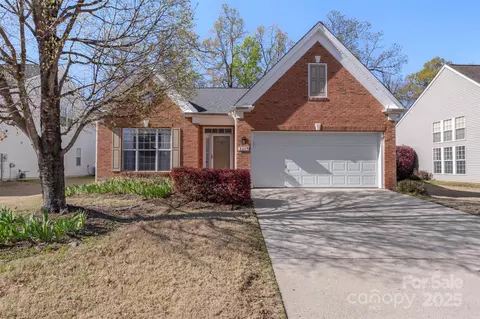 9205 Kestral Ridge Dr, Charlotte, NC 28269