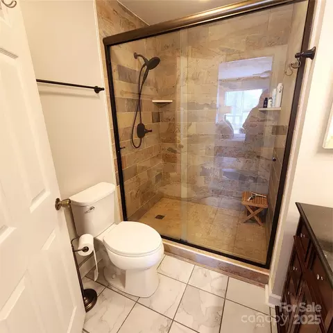 Bath - 18783 Vineyard Point Ln, Cornelius, NC 28031 photo 2 of 3