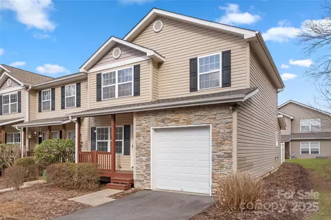 210 Pembrook Rd, Swannanoa, NC 28778