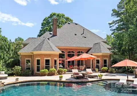 18600 River Falls Dr, Davidson, NC 28036