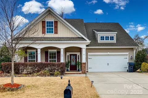 423 Castlebury Ct, Clover, SC 29710