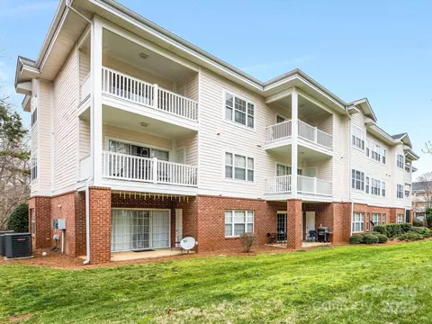 8759 Coralbell Ln, Charlotte, NC 28213