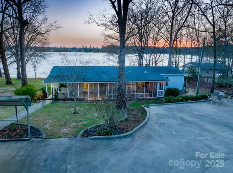 2252 M West Rd, Camden, SC 29020