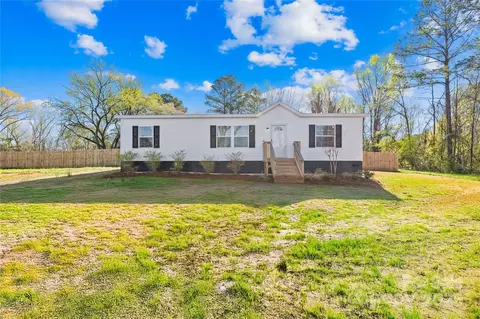1562 Catawba River Rd, Fort Lawn, SC 29714