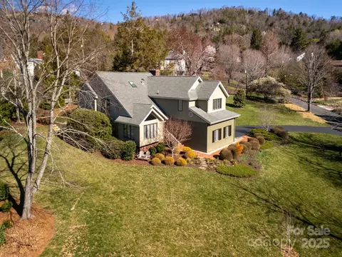 205 Midland Dr, Asheville, NC 28804